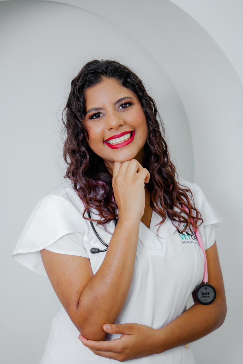 Dra. Aline de Bacco Oliveira Nunes – Fundadora – VetCare Instituto Veterinário Valinhos